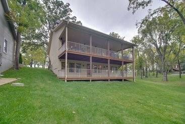 Gîte Rural Monkey Island Oasis: Pool Access, Deck & Boat Slip