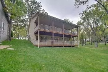 Mökkimajoitus Monkey Island Oasis: Pool Access, Deck & Boat Slip