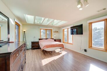 Сельский дом 17 Mi To Town: Peaceful Pet Friendly Golden Cabin!