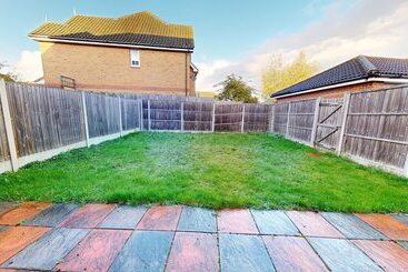 Residenssi Impeccable 4 Bed House In London