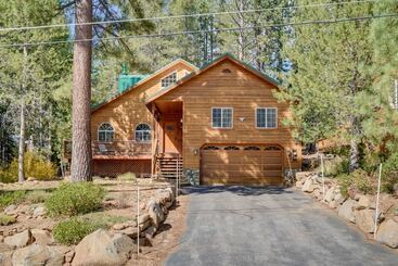 Hus på landet Rustic Truckee Cabin Retreat W/ Community Pool!