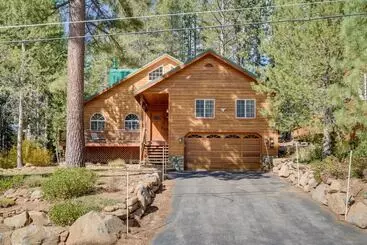 Mökkimajoitus Rustic Truckee Cabin Retreat W/ Community Pool!