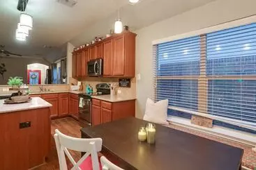 コテージ Patio, Pergola & Pool Access: Aubrey Retreat!