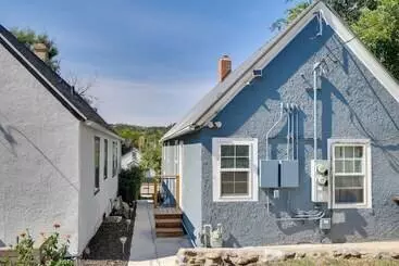 コテージ Black Hills Basecamp: Historic Rapid City Home!