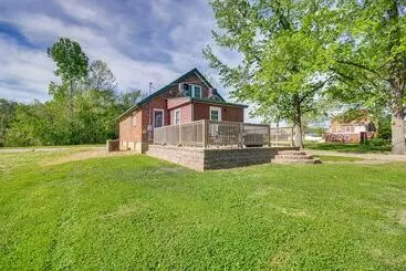 Mökkimajoitus Downtown Hermann Vacation Home Near Wineries!