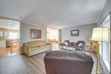 Kır Evi Pet Friendly Checotah Home W/ Deck & Lake Views!