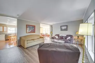 コテージ Pet Friendly Checotah Home W/ Deck & Lake Views!