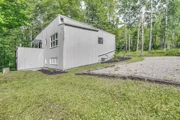 コテージ Alpine House  Modern Delevan Cabin On 2 Acres