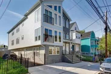 コテージ Stylish Newark, New Jersey, Vacation Rental!