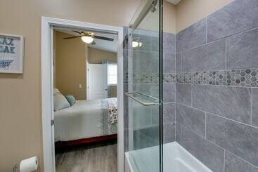 بيت ريفى Waterfront Hot Springs Home: 19 Mi To Natl Park!