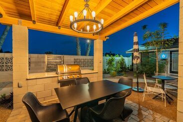 Апарт-отель Ash & Ko Boutique Lodging