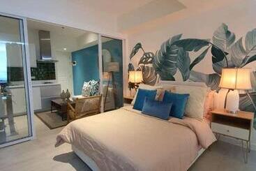 Aparthotel Amaris Staycation Azure Urban Residence Resort Paranaque Boracay Tower