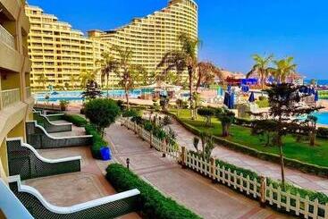 هتل آپارتمان Porto El Sokhna Pyramids 2