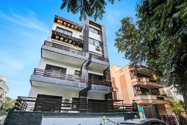 فندق Lomstay Premium 002 Huda City Metro