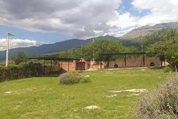 Retkeilymaja Sierra Magenta