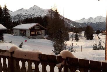 Herberge Tgantieni Sot   Haus Mit Herz