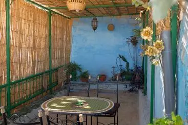 تختخواب و صبحانه Dar Enouiina