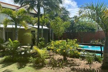 تختخواب و صبحانه Les Varangues Rodrigues