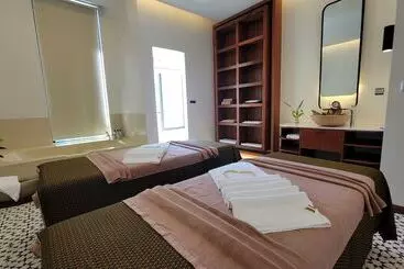 Hotelli Waka Villa Private Resort & Spa 16 + Adults Only