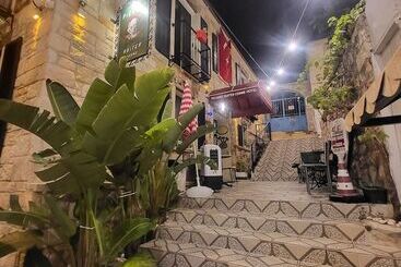 Pensionat Picasso Suites çeşme