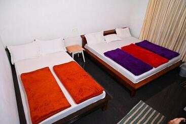 Hotel Adamya Home Stay