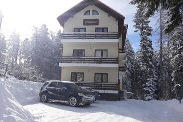 بنسيون Vila Edelweiss