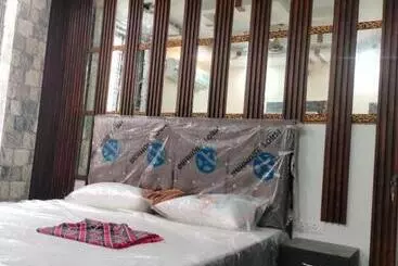 Divine Hotel & Banquet Hall