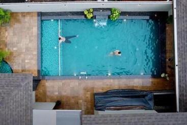 Отель Jumbo Serene