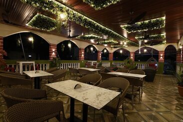 Отель Palm Springs Beach Resort   Gorai