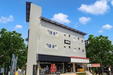 Hotel Collection O Palm Inn Ac Tourist Home