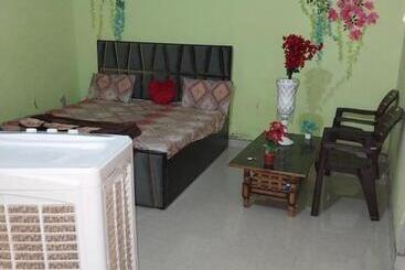 Majatalo Dauji Maharaj Sewa Sadan Homestay