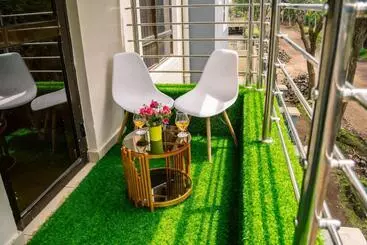 تختخواب و صبحانه Lakeview Plaza