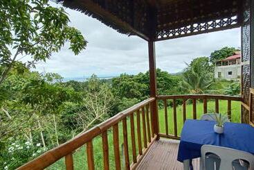 Bed and Breakfast Loony Cafe