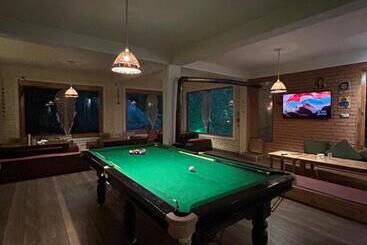 Bed and Breakfast Manzil Cafe & Stay