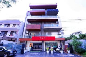 Hotel 45