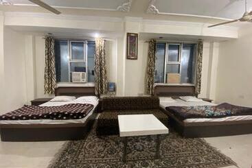 Hotelli Jk Breeze & Dental Care Jammu