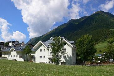 هتل Apart Maximilian