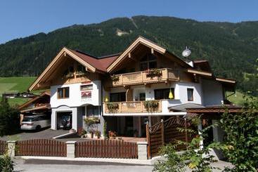 Отель Appartements Enzian