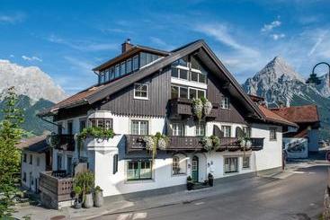 Отель Haus Montana