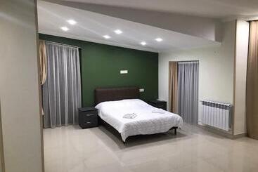 پانسیون Home Town