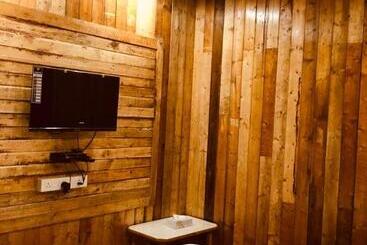 Hotel Joes Cottage And Caffe