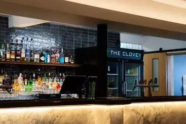 The Clovercrest Hotel Motel