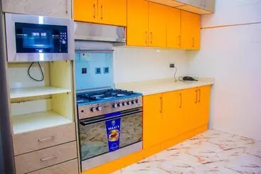 تختخواب و صبحانه 4 Bedroom Villa Marina Duplex Guzape