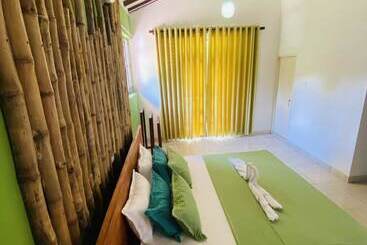 فندق Surf N Spice   Hiriketiya