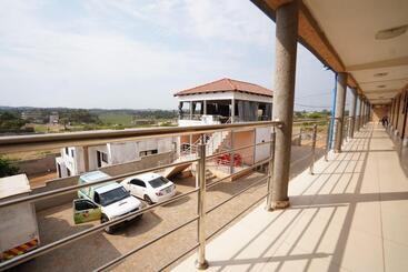 فنادق الكبسولة New Waves Accommodation & Liquor