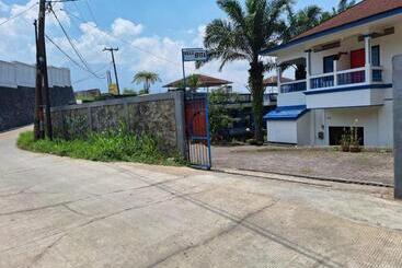 호텔 Oyo 93280 Villa Efita