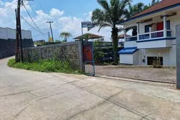 Hotelli Oyo 93280 Villa Efita