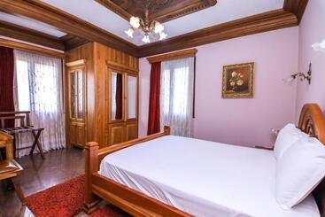 בית מלון כפרי Brilant Antik Center