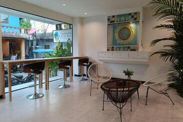 Отель Roomquest Kalim Beach