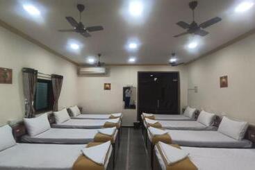בית מלון כפרי Surya Ac Dormitory Rabale